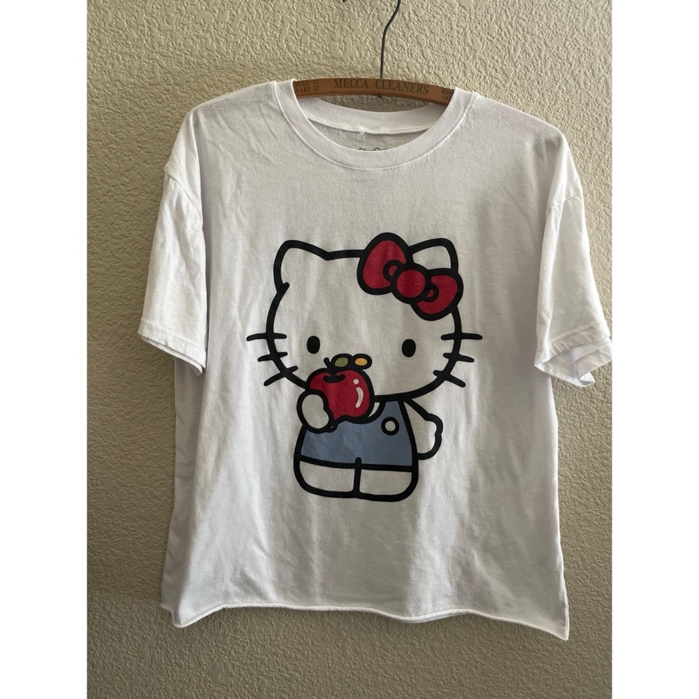Hello Kitty Apple Tee Women’s Size Large
